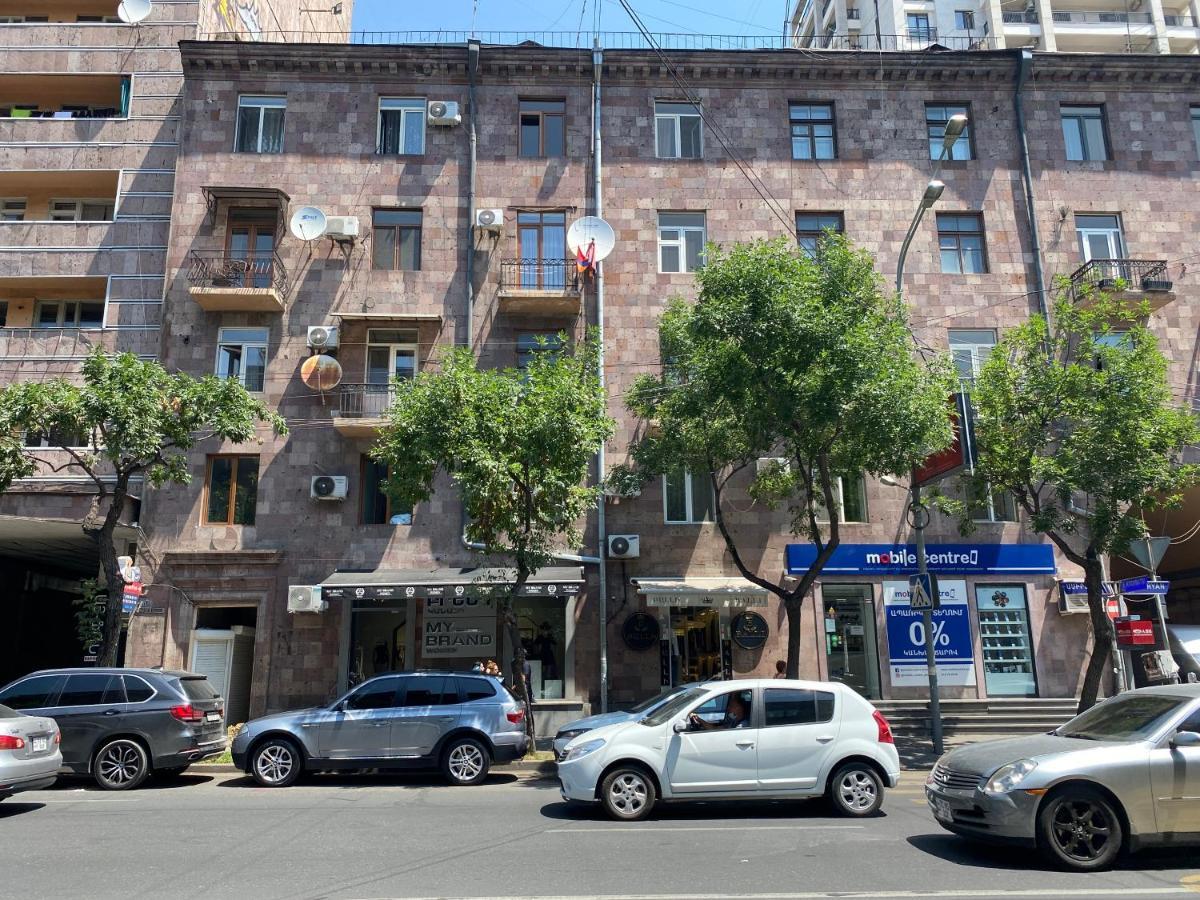 Amiryan Street 1 Bedroom Deluxe Apartment With Balcony Am104 예레반 외부 사진
