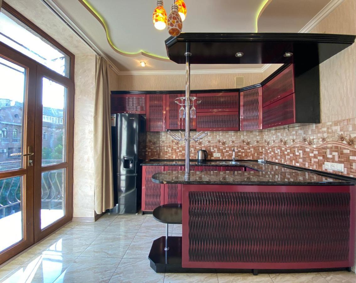 Amiryan Street 1 Bedroom Deluxe Apartment With Balcony Am104 예레반 외부 사진