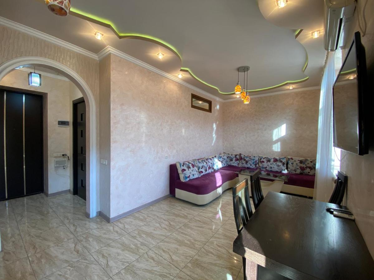 Amiryan Street 1 Bedroom Deluxe Apartment With Balcony Am104 예레반 외부 사진