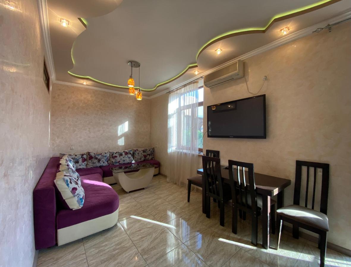 Amiryan Street 1 Bedroom Deluxe Apartment With Balcony Am104 예레반 외부 사진
