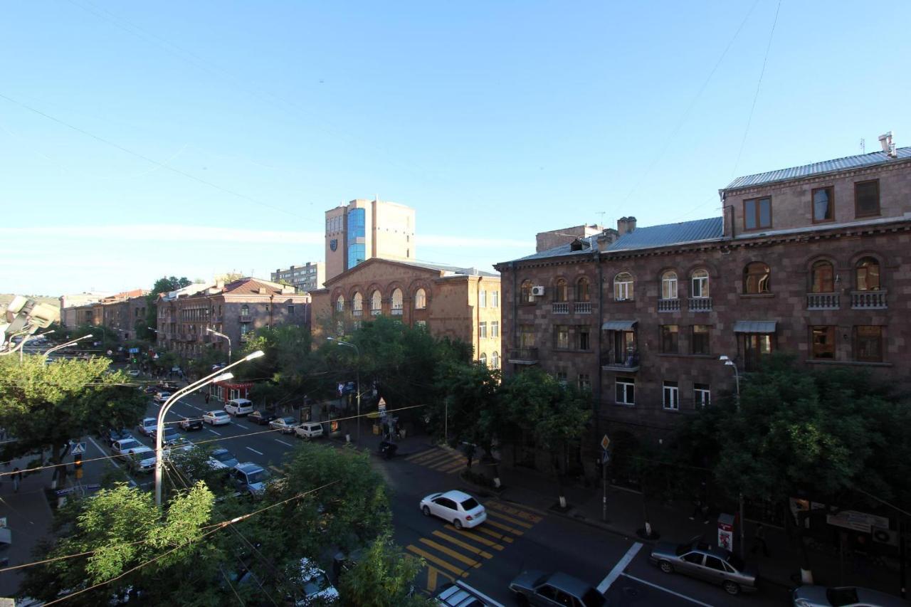 Amiryan Street 1 Bedroom Deluxe Apartment With Balcony Am104 예레반 외부 사진
