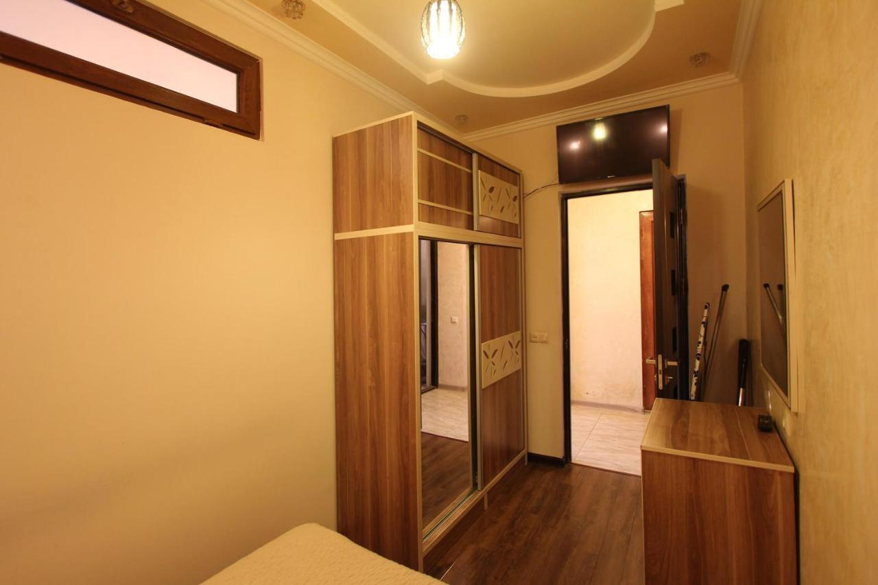 Amiryan Street 1 Bedroom Deluxe Apartment With Balcony Am104 예레반 외부 사진
