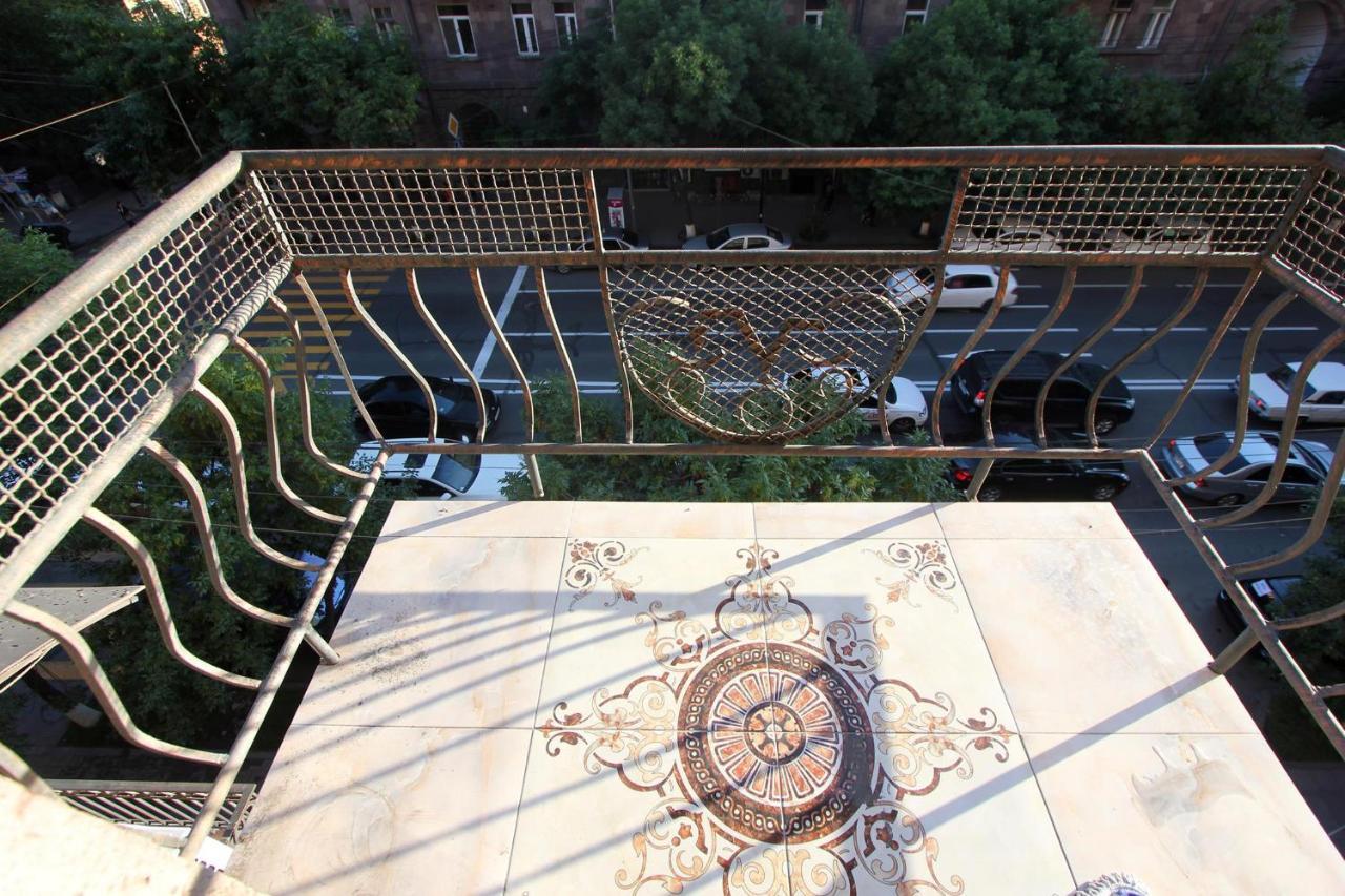 Amiryan Street 1 Bedroom Deluxe Apartment With Balcony Am104 예레반 외부 사진