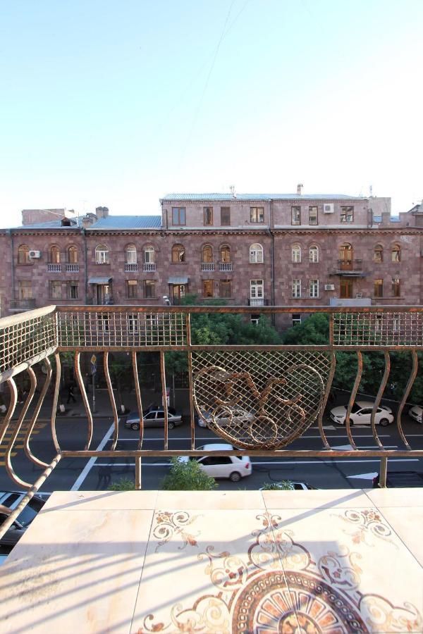 Amiryan Street 1 Bedroom Deluxe Apartment With Balcony Am104 예레반 외부 사진