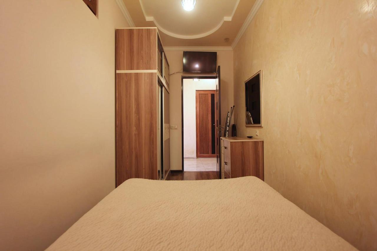 Amiryan Street 1 Bedroom Deluxe Apartment With Balcony Am104 예레반 외부 사진