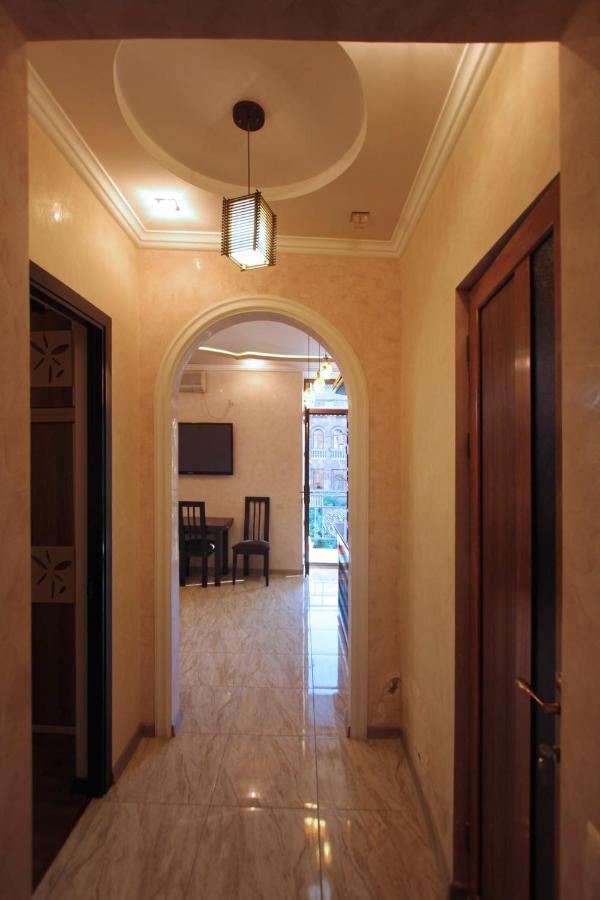 Amiryan Street 1 Bedroom Deluxe Apartment With Balcony Am104 예레반 외부 사진